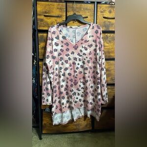 Zenana Outfitters Pink and Black V-Neck Sweater